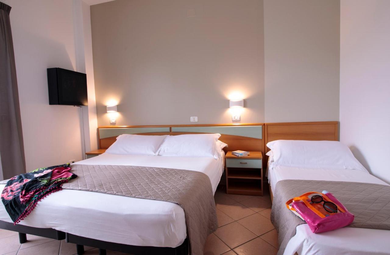 Hotel Holland Rimini Ngoại thất bức ảnh
