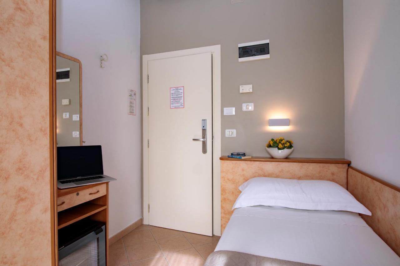 Hotel Holland Rimini Ngoại thất bức ảnh