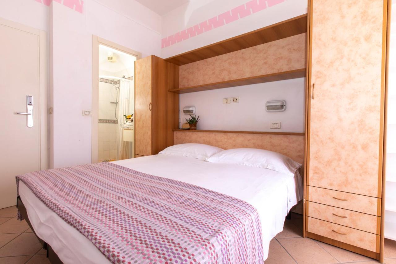 Hotel Holland Rimini Ngoại thất bức ảnh